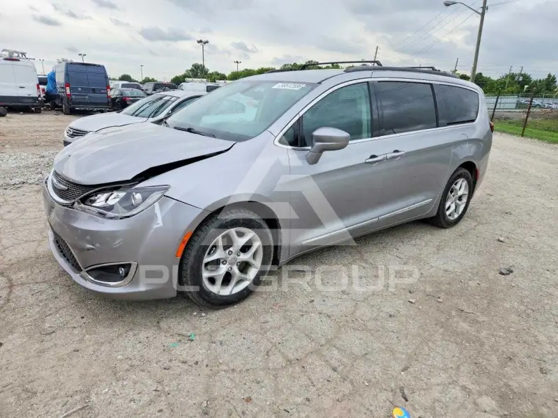 2017 Chrysler PACIFICA photo