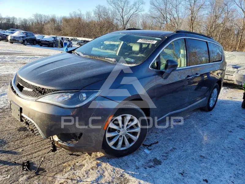 2017 Chrysler PACIFICA photo