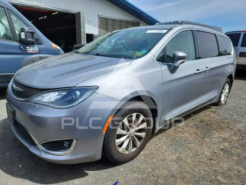 2017 Chrysler PACIFICA photo