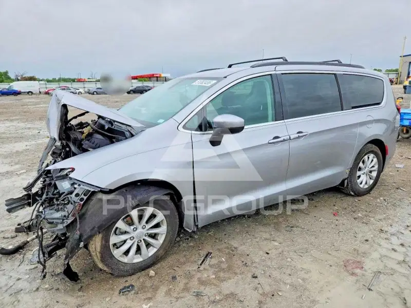 2017 Chrysler PACIFICA photo