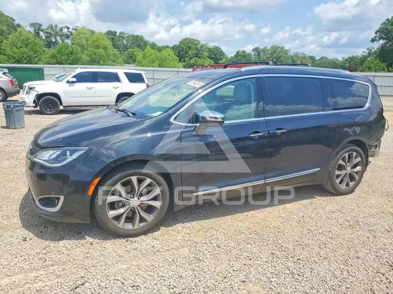 2017 Chrysler PACIFICA photo