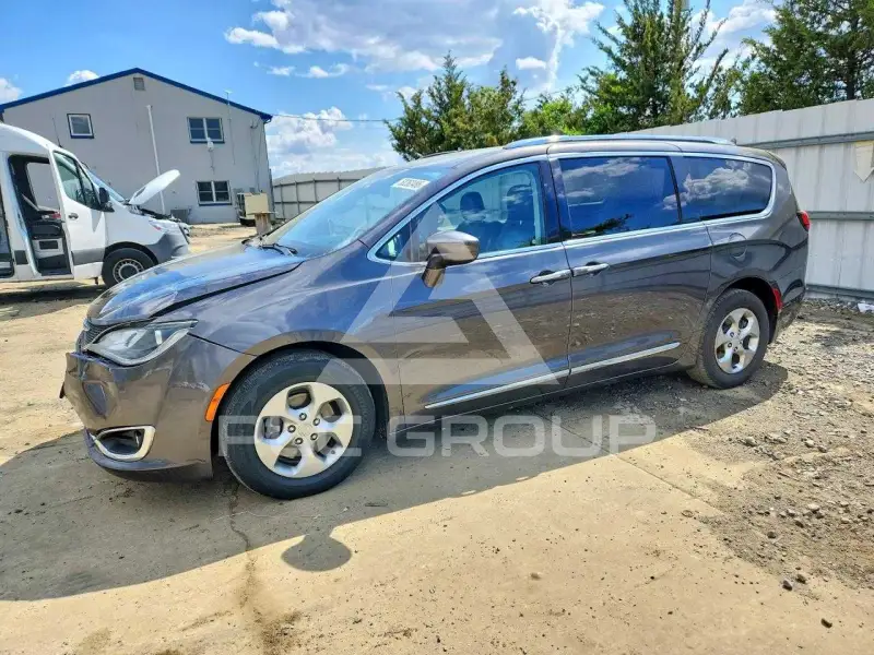 2017 Chrysler PACIFICA фото