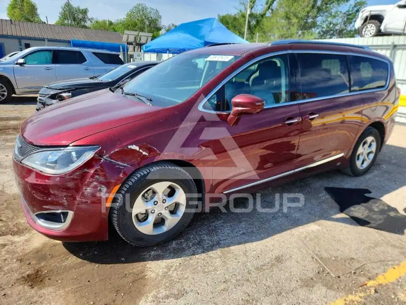 2017 Chrysler PACIFICA photo