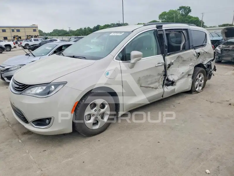2017 Chrysler PACIFICA photo