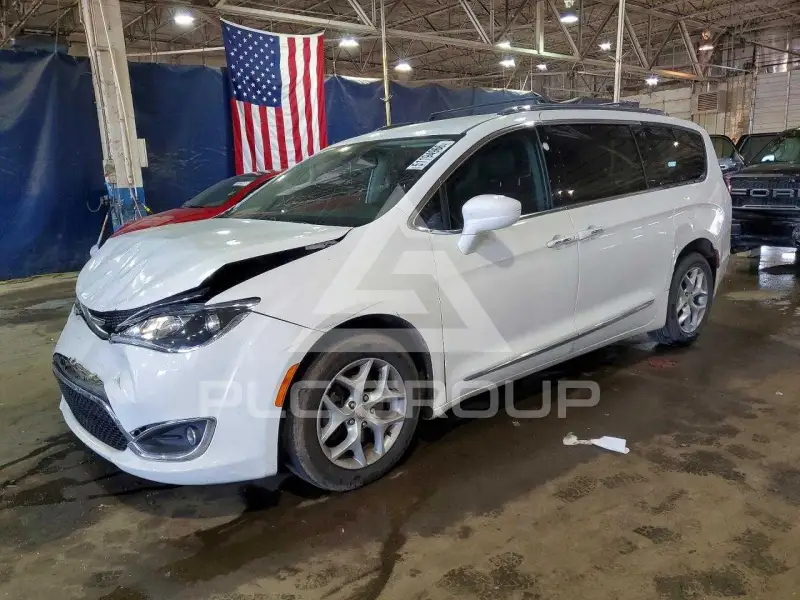 2017 Chrysler PACIFICA photo
