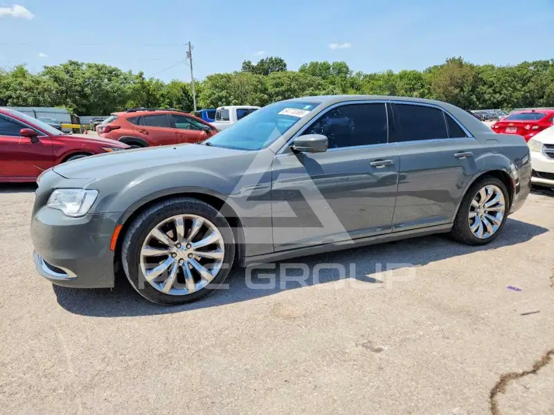 2017 Chrysler 300 фото