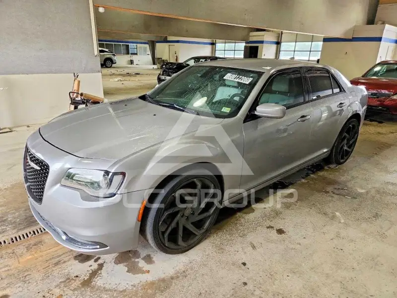 2017 Chrysler 300 photo