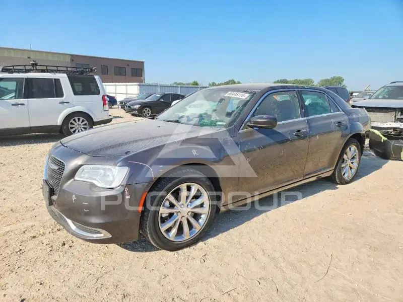 2017 Chrysler 300 фото