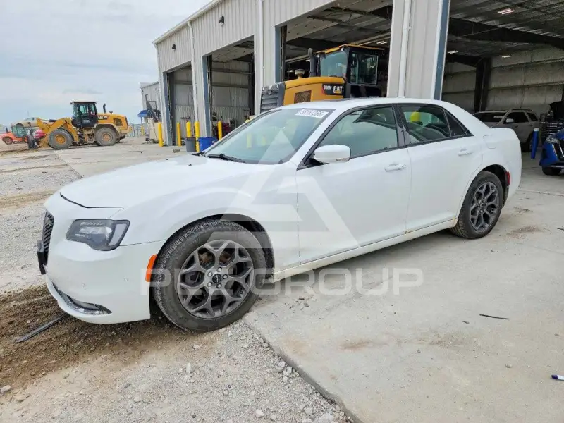 2017 Chrysler 300 photo