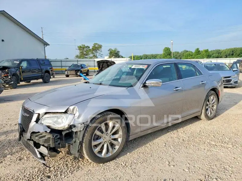 2017 Chrysler 300 photo