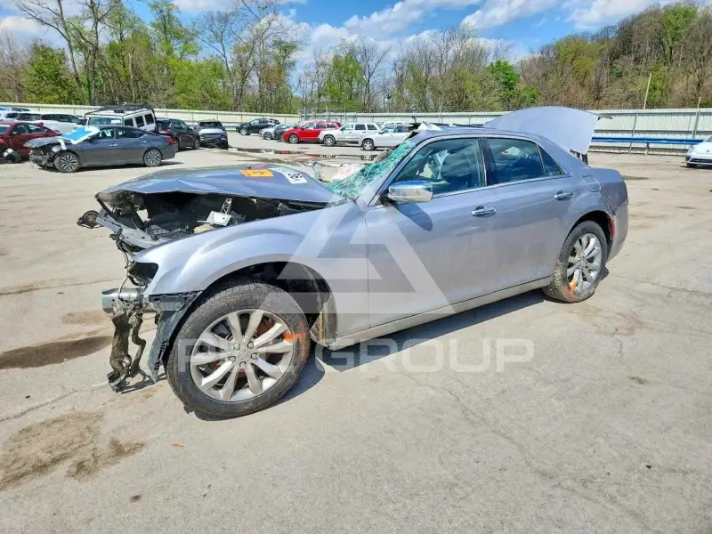 2017 Chrysler 300 фото