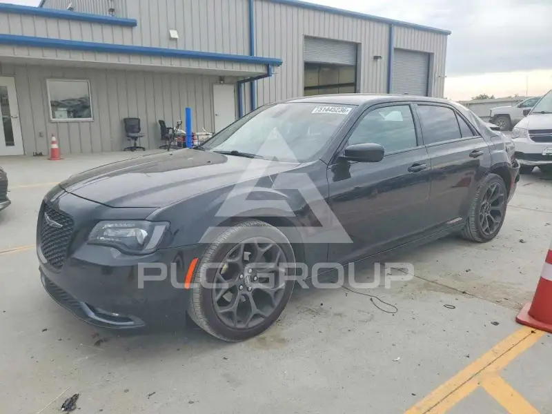 2017 Chrysler 300 photo