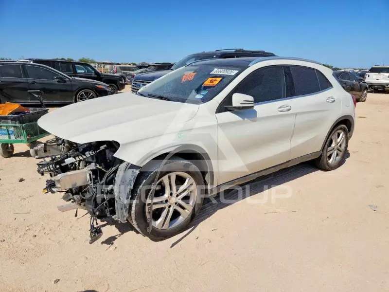 2017 Mercedes Benz GLA-Class photo