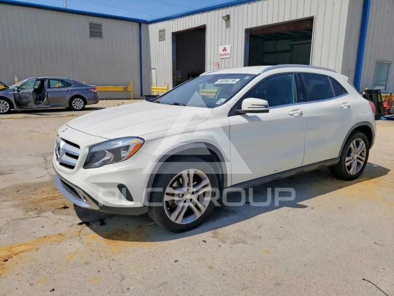 2017 Mercedes Benz GLA-Class фото