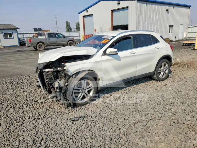 2017 Mercedes Benz GLA-Class photo