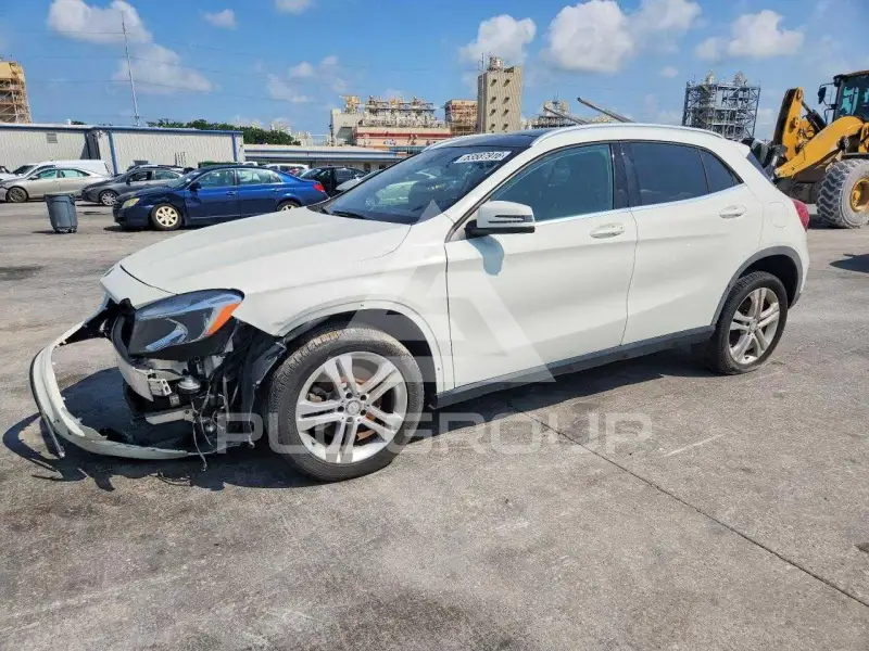 2017 Mercedes Benz GLA-Class photo
