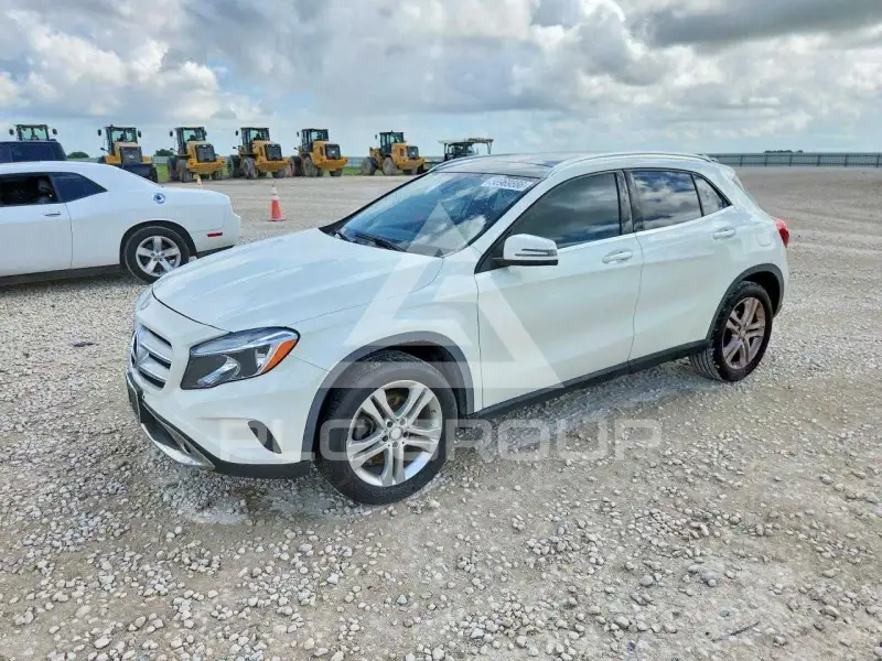 2017 Mercedes Benz GLA-Class фото