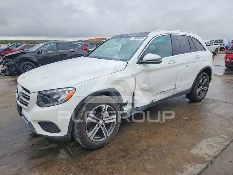 2017 Mercedes Benz GLC-Class фото