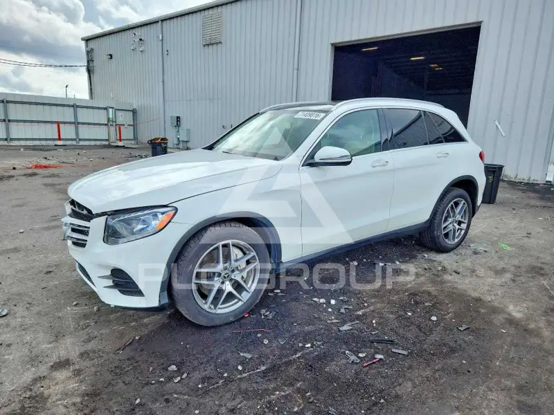 2017 Mercedes Benz GLC-Class фото