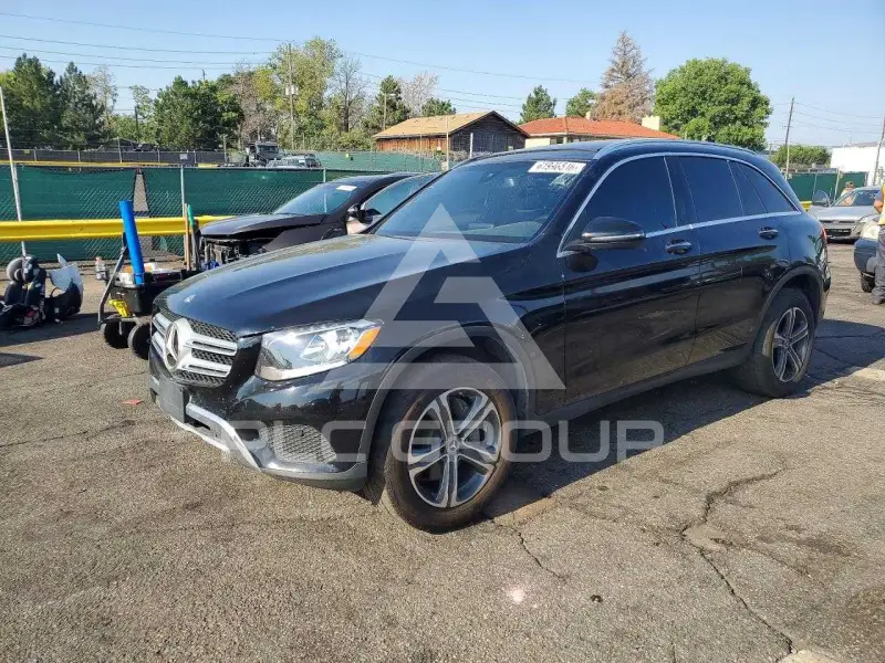 2017 Mercedes Benz GLC-Class фото