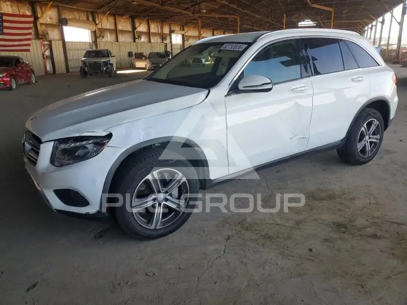 2017 Mercedes Benz GLC-Class фото