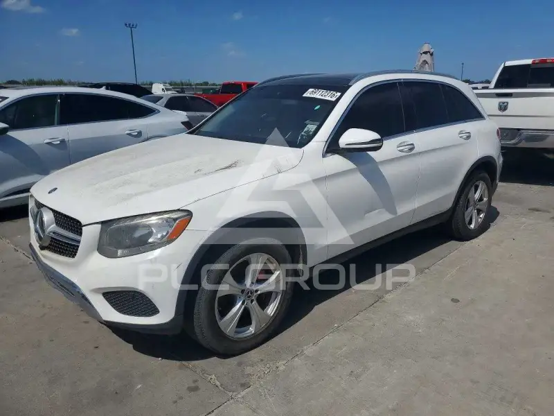 2017 Mercedes Benz GLC-Class фото