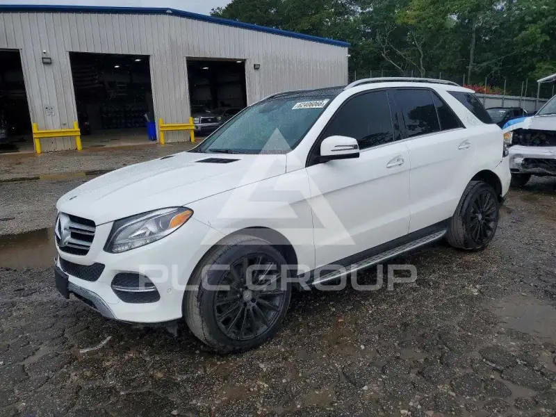 2017 Mercedes Benz GLE-Class фото