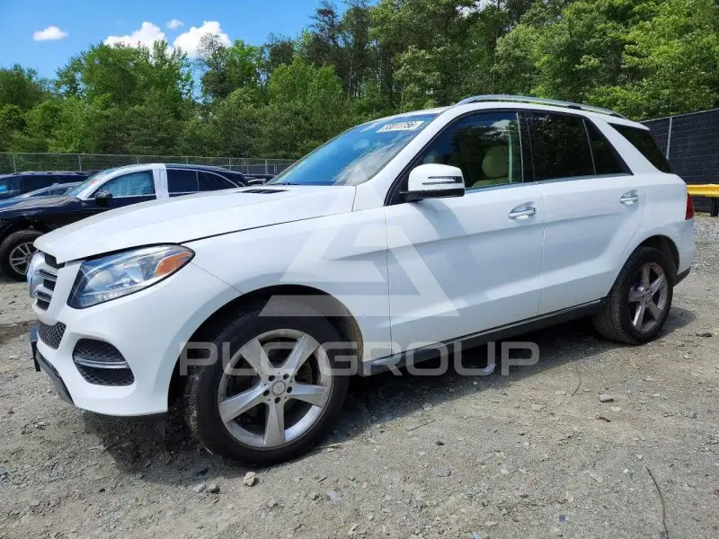 2017 Mercedes Benz GLE-Class фото