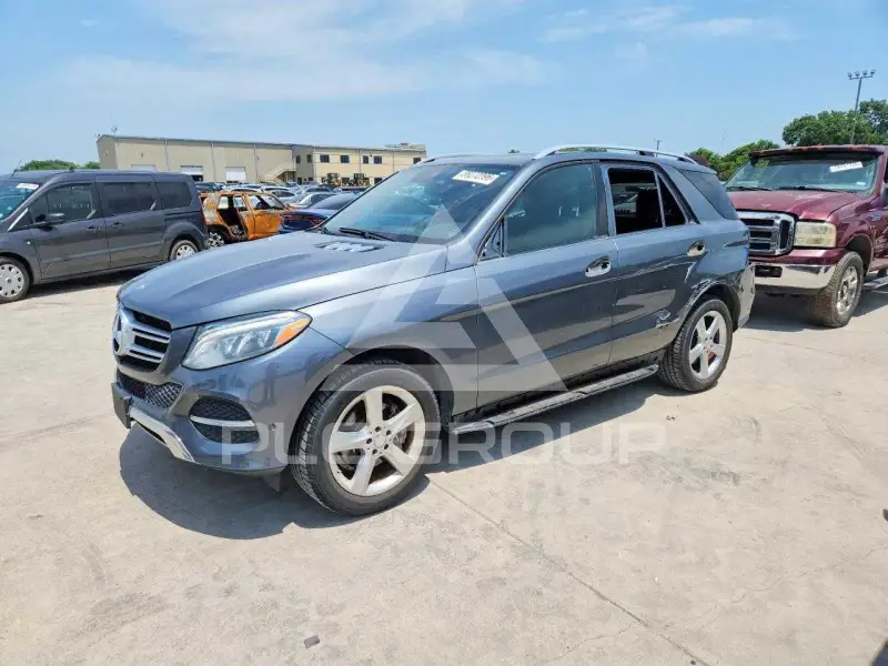 2017 Mercedes Benz GLE-Class фото