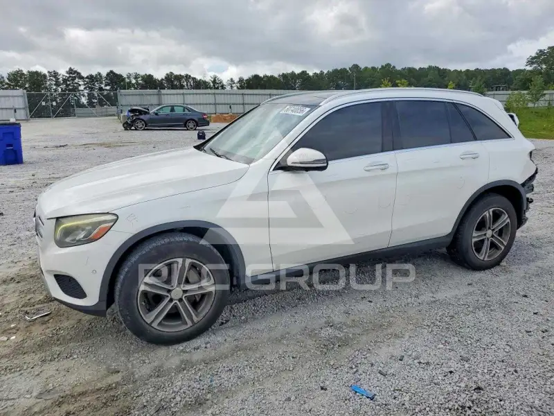 2017 Mercedes Benz GLC 300 фото