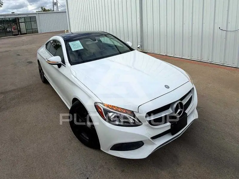 2017 Mercedes Benz C-Class фото