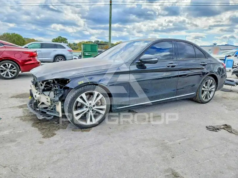 2017 Mercedes Benz C-Class фото