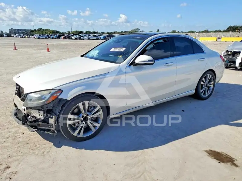 2017 Mercedes Benz C-Class фото