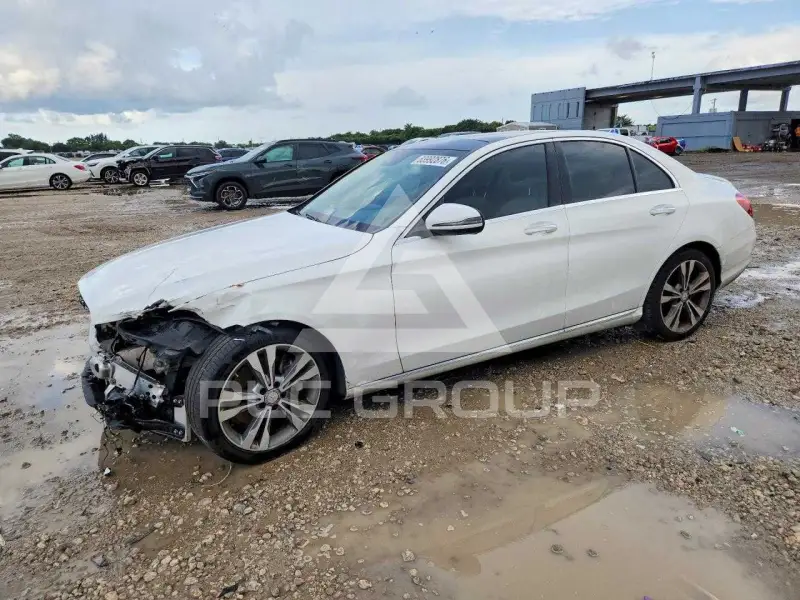2017 Mercedes Benz C-Class фото