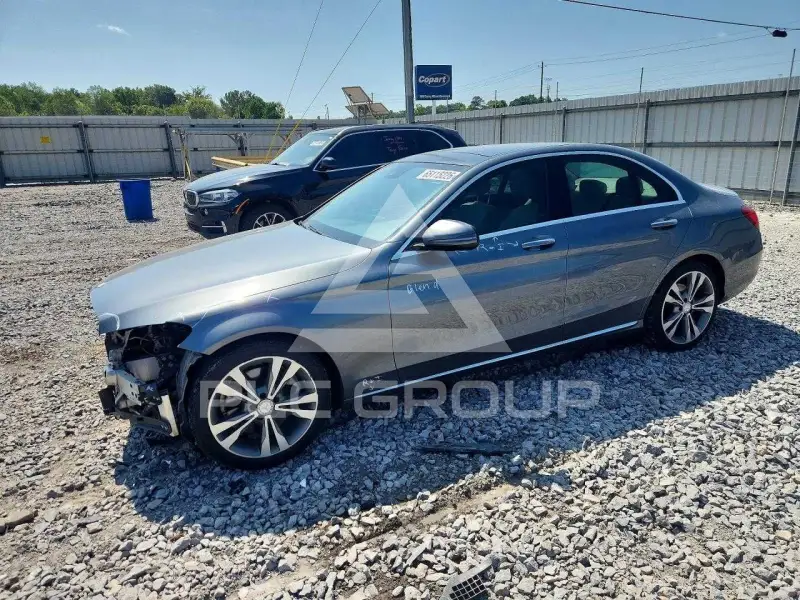 2017 Mercedes Benz C-Class фото