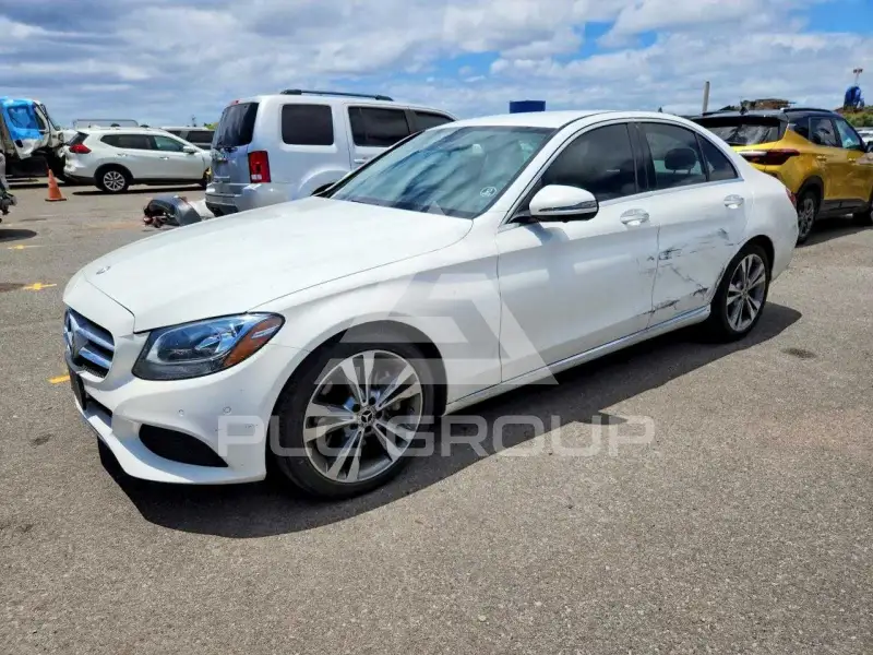 2017 Mercedes Benz C-Class фото