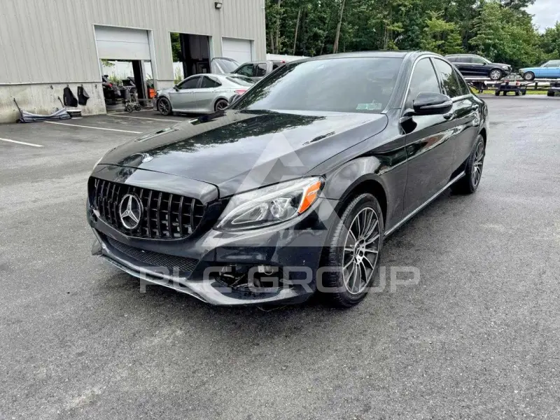 2017 Mercedes Benz C-Class фото