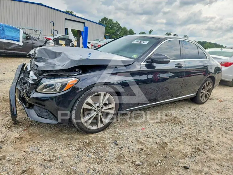 2017 Mercedes Benz C-Class фото