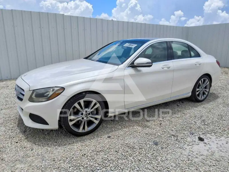2017 Mercedes Benz C-Class фото
