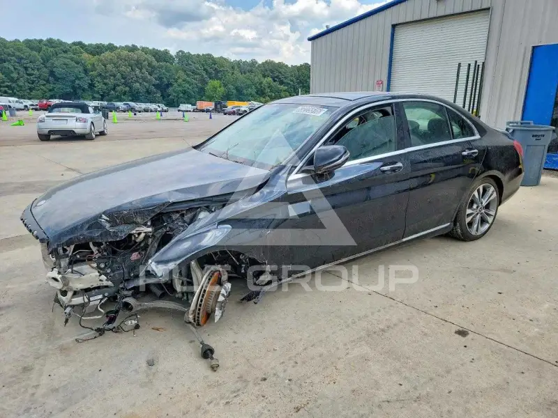2017 Mercedes Benz C-Class фото
