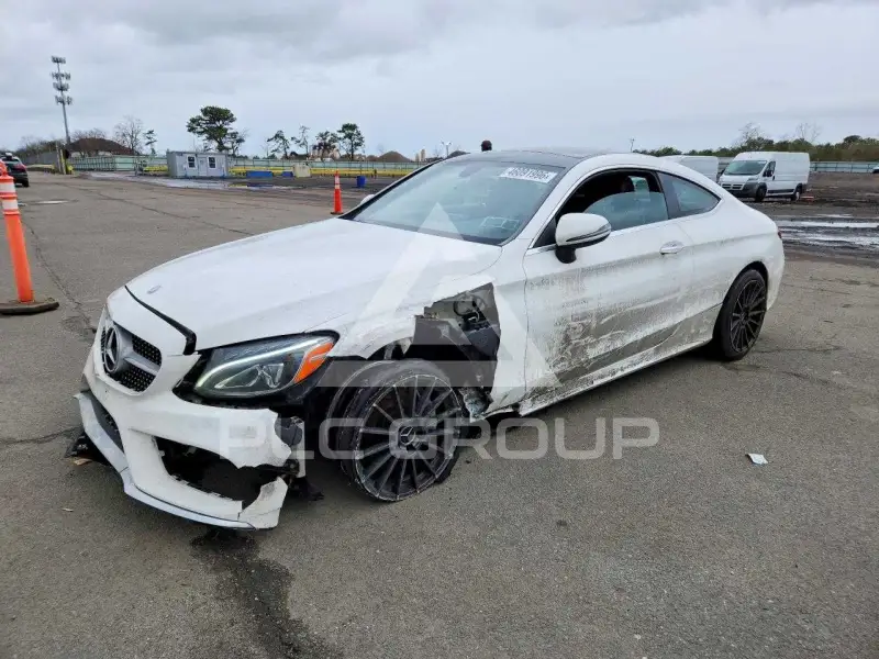 2017 Mercedes Benz C-Class фото