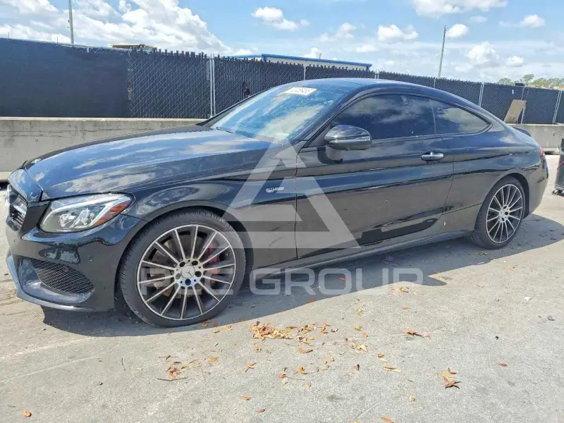 2017 Mercedes Benz C-Class фото