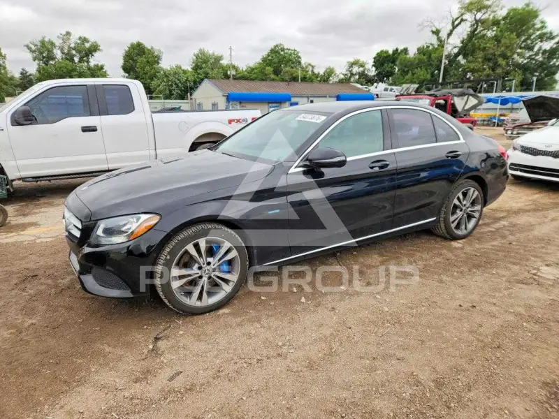 2017 Mercedes Benz C-Class фото