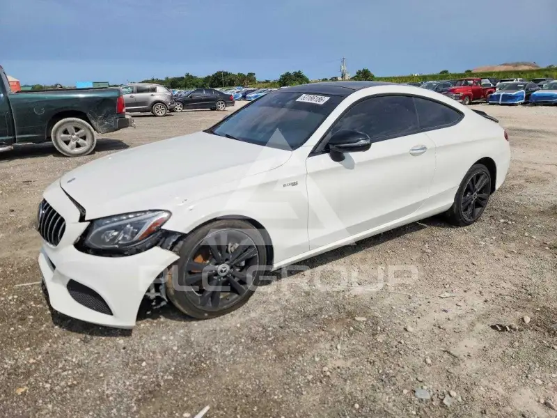 2017 Mercedes Benz C-Class фото