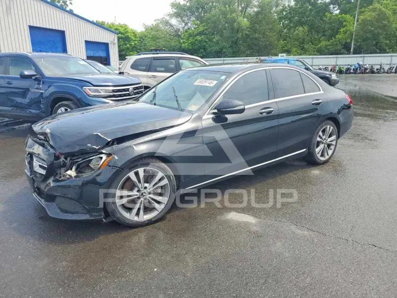 2017 Mercedes Benz C-Class фото