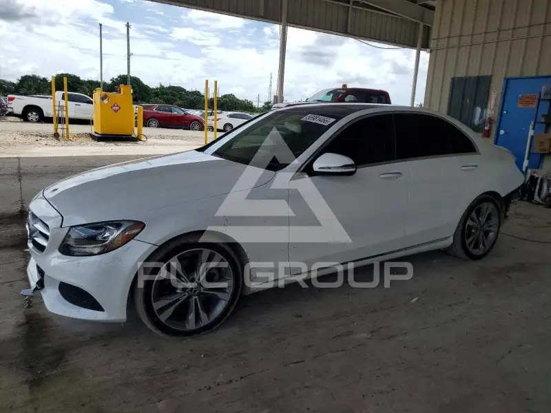 2017 Mercedes Benz C-Class фото