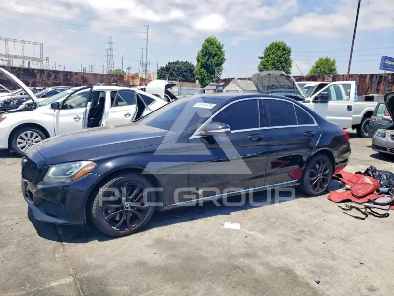 2017 Mercedes Benz C-Class фото