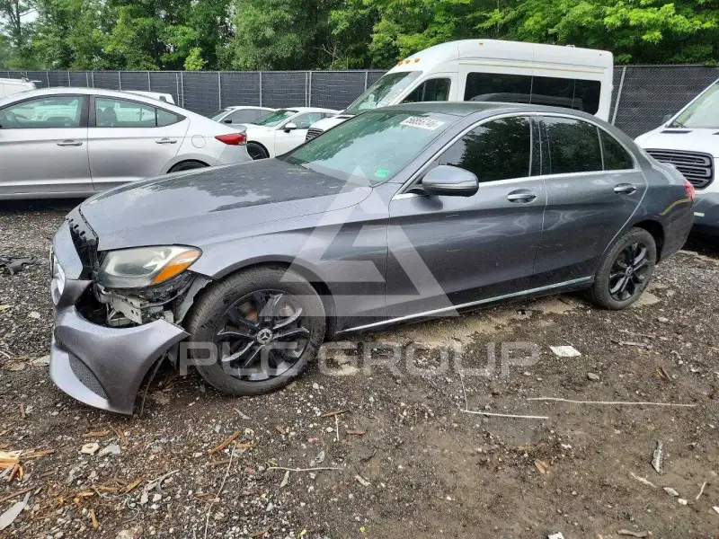 2017 Mercedes Benz C-Class фото