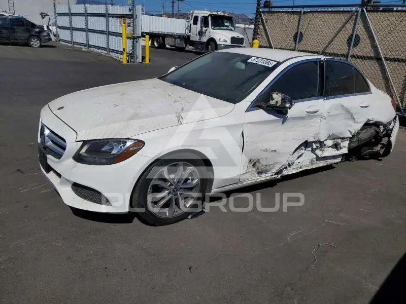 2017 Mercedes Benz C-Class фото