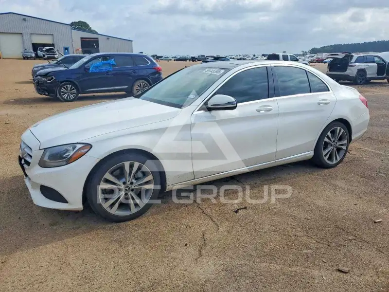 2017 Mercedes Benz C-Class photo